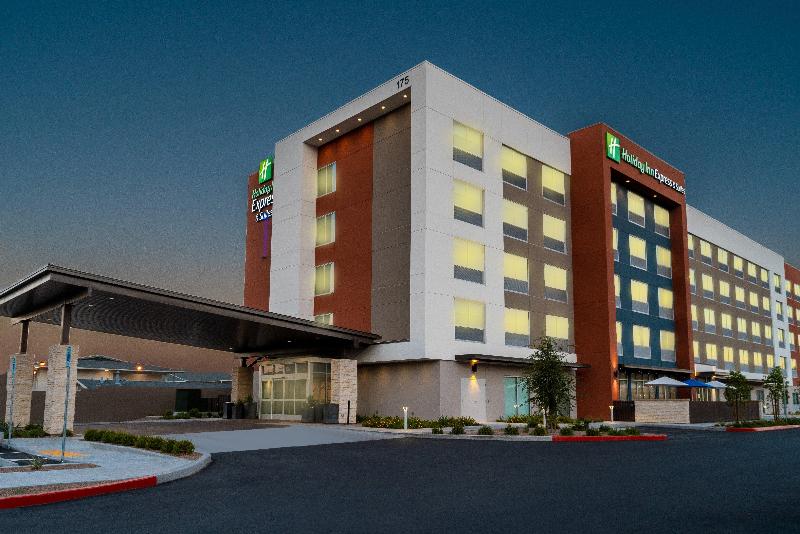 هتل Holiday Inn Express & Suites   Las Vegas   E Tropicana, An Ihg