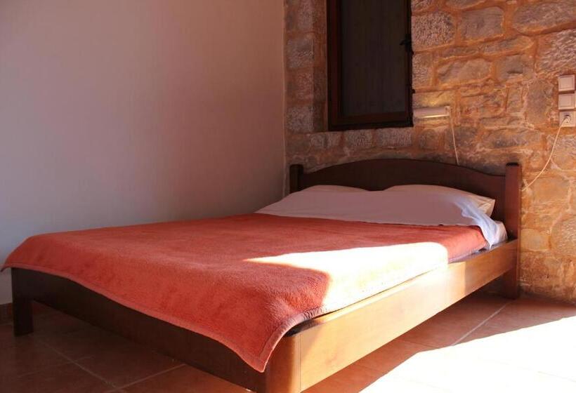 هتل Lalloudes Seaside Accommodation