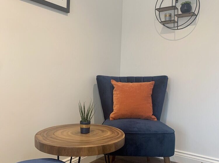 Upstairs At 33   Self Check In Boutique Accommodation In Worcester Centre