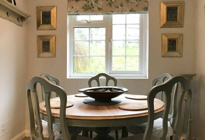 Bumble Bee Cottage
