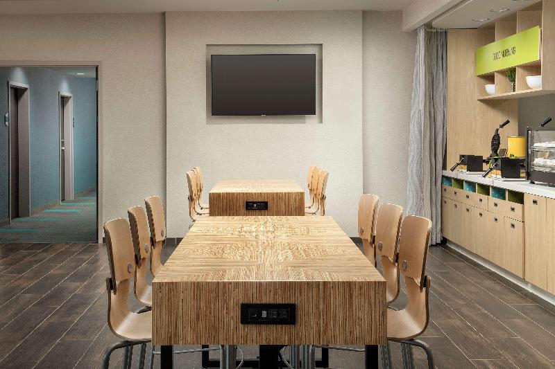 هتل Home2 Suites By Hilton Clovis Fresno Airport