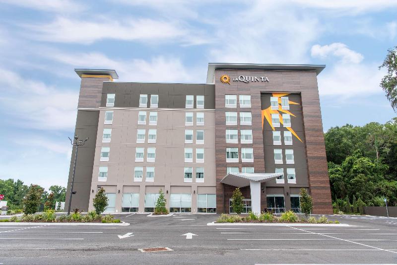 בית מלון כפרי La Quinta Inn & Suites By Wyndham Lake City
