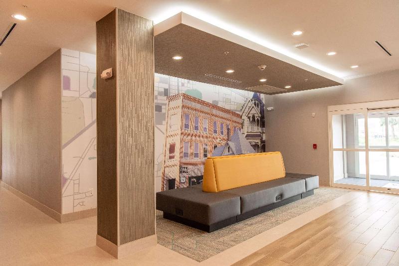 בית מלון כפרי La Quinta Inn & Suites By Wyndham Lake City