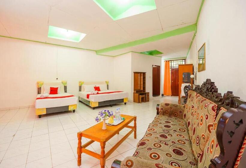 پانسیون Reddoorz @ Tuktuk Danau Toba