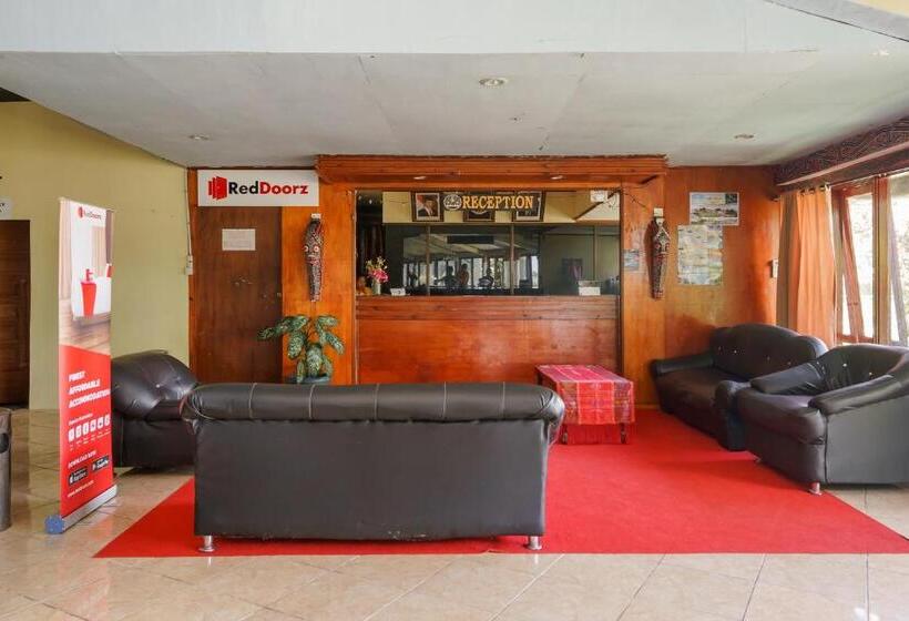 پانسیون Reddoorz @ Tuktuk Danau Toba