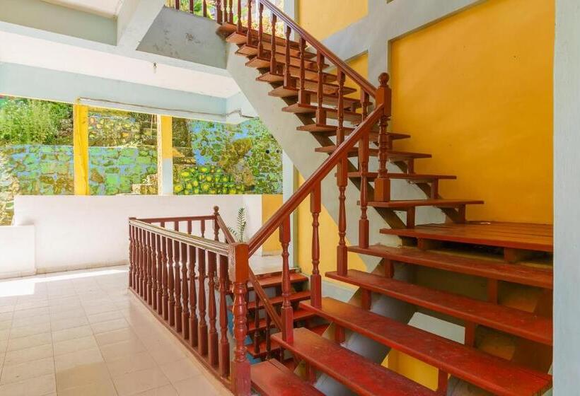 پانسیون Reddoorz @ Tuktuk Danau Toba