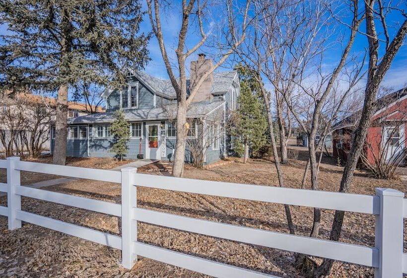 5brmonument Historic Charmminutes To Hiking