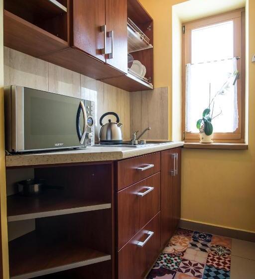 تختخواب و صبحانه Gronik