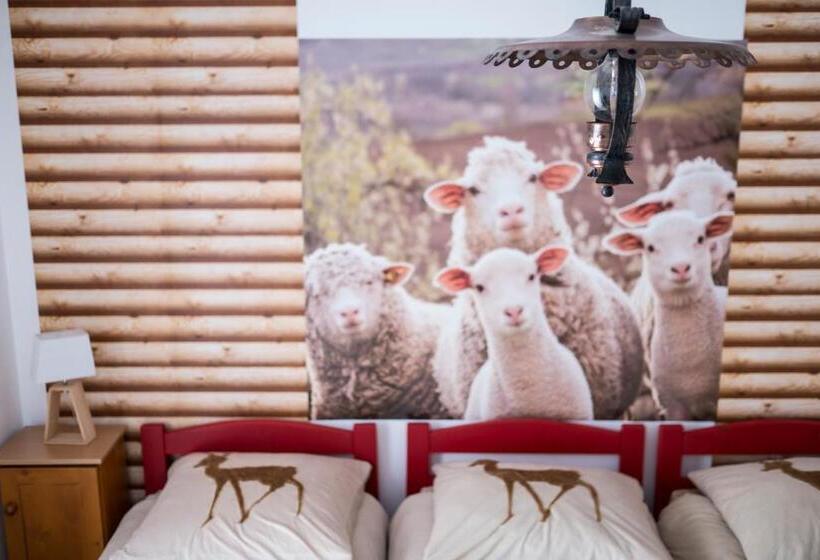 تختخواب و صبحانه Gronik