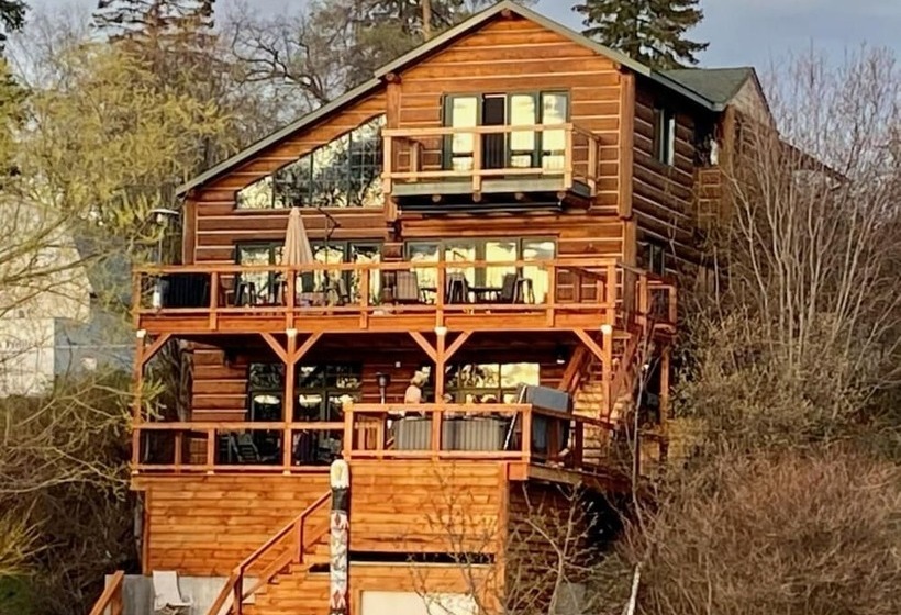 פונדק The Electric Bungalow