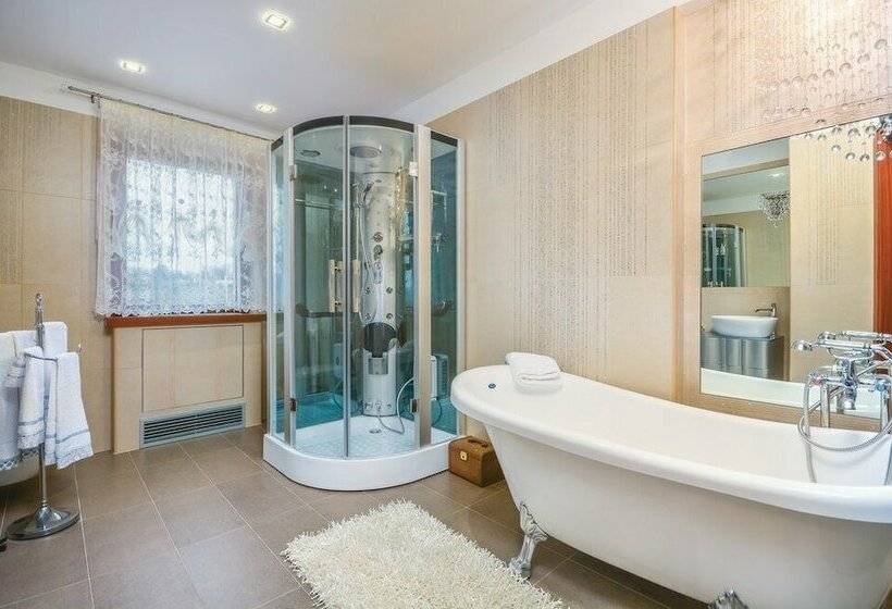 פנסיון Villa Anamarija