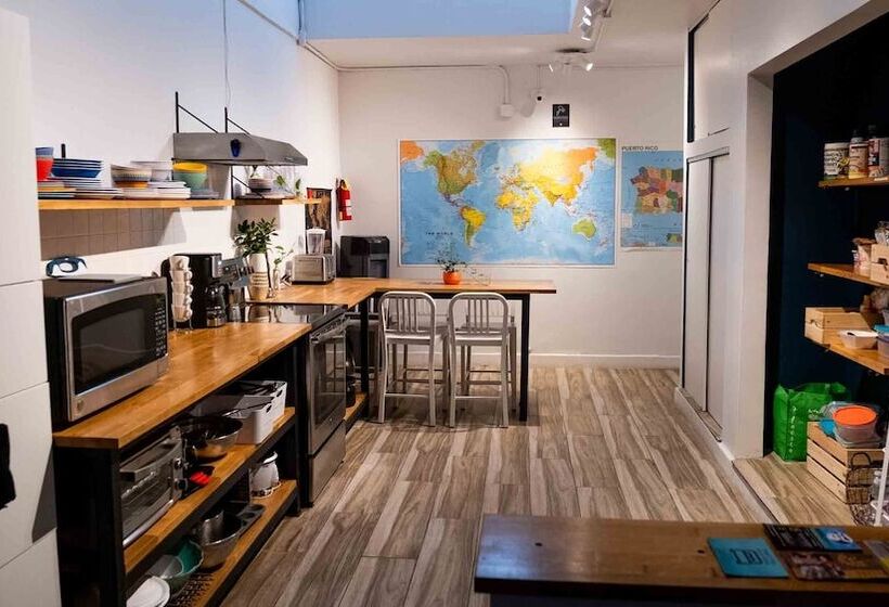 Santurcia Hostel   Adults Only