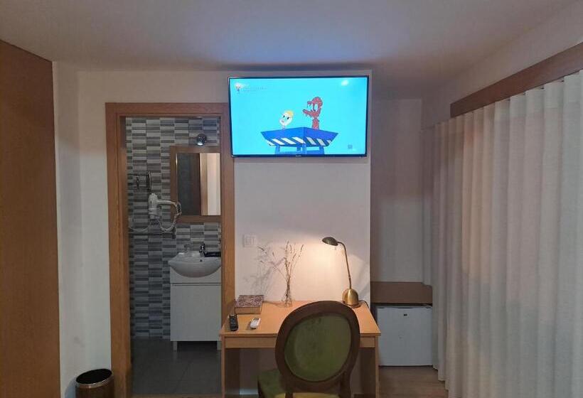 مبيت وإفطار Square