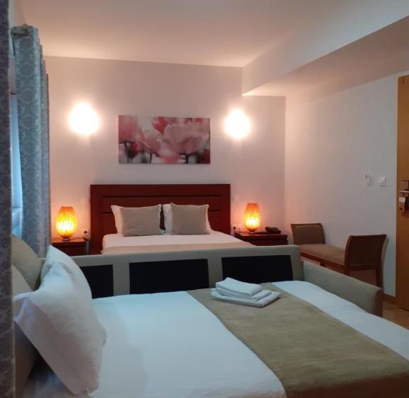 مبيت وإفطار Square