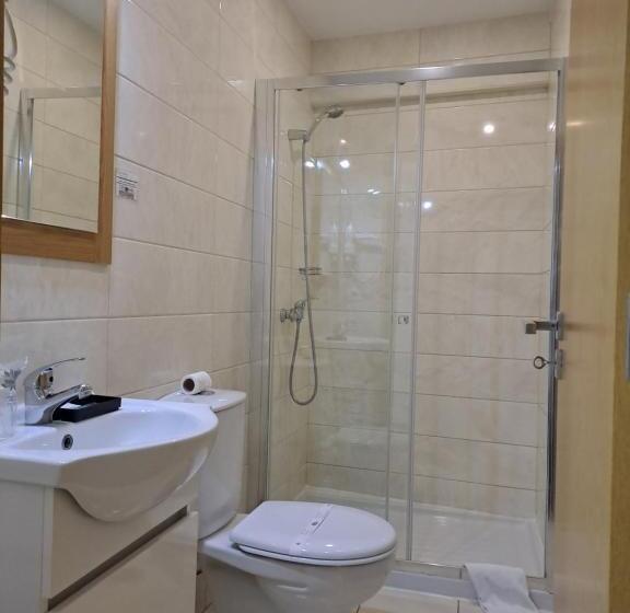 مبيت وإفطار Square