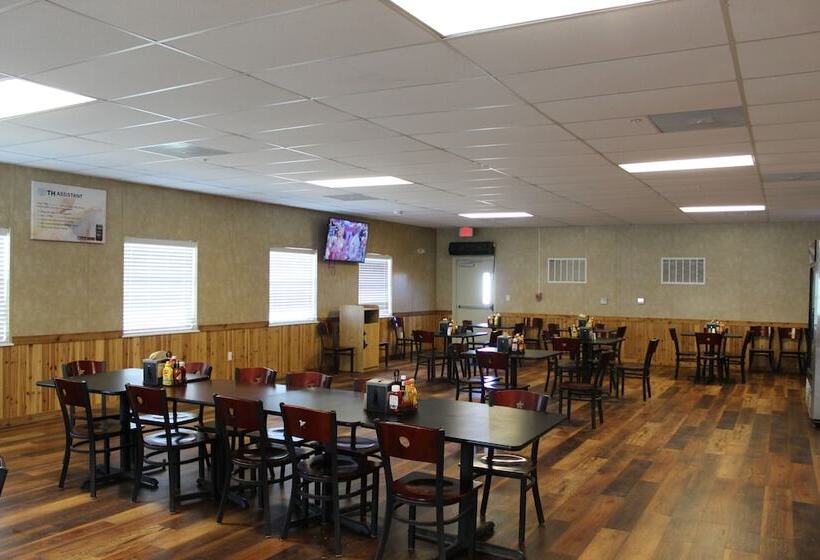فندق Target Hospitality   Carlsbad Lodge