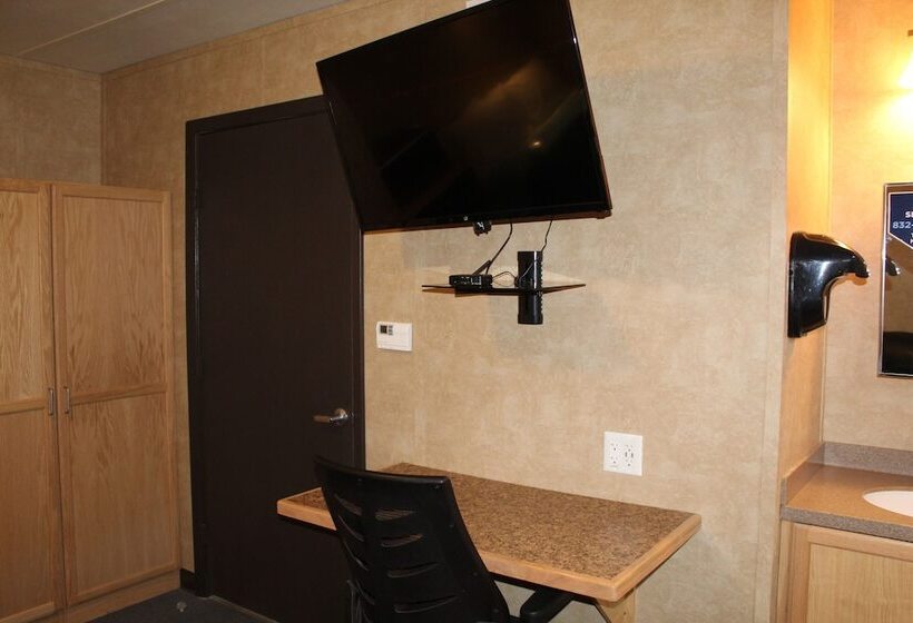 فندق Target Hospitality   Carlsbad Lodge
