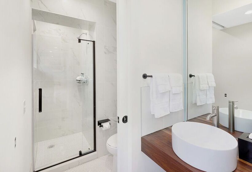 فندق على الطريق Ocean Treasure Beachside Suites