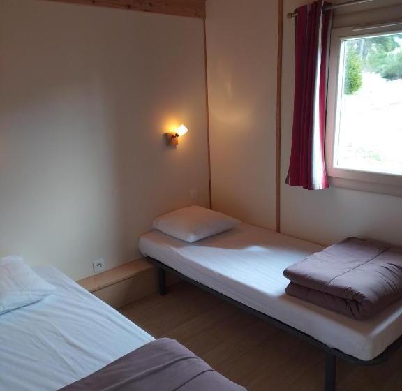 리조트 Les Chalets Du Hautforez