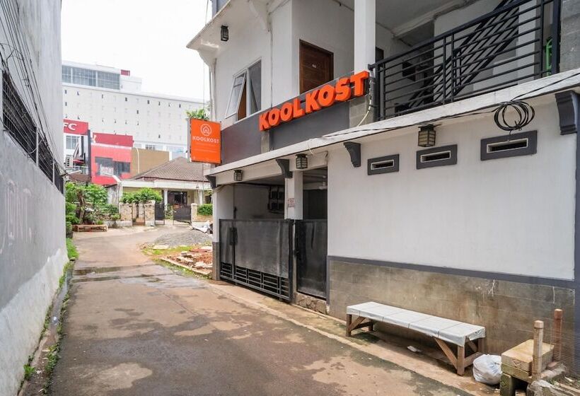 בית מלון כפרי Koolkost Near Universitas Pancasila