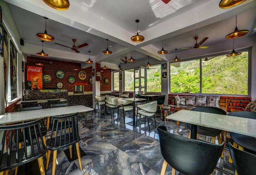 בית מלון כפרי Sahastradhara Riverresort