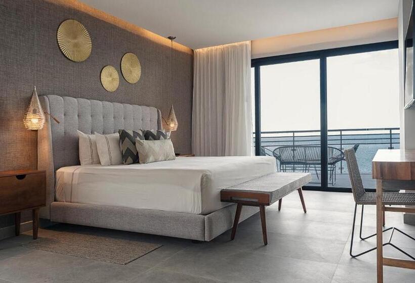 هتل The Fives Oceanfront
