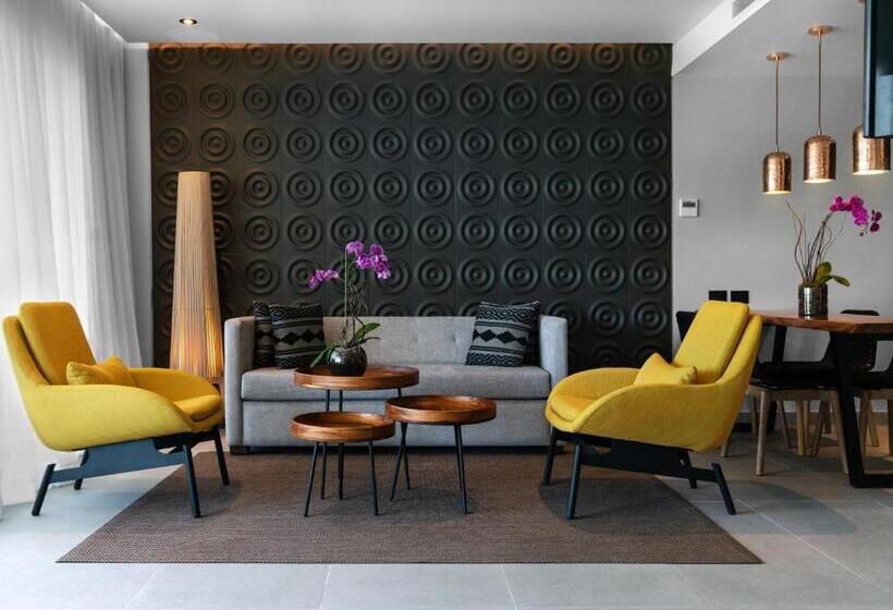 هتل The Fives Oceanfront