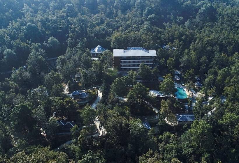 בית מלון כפרי Punarnava Resort & Spa