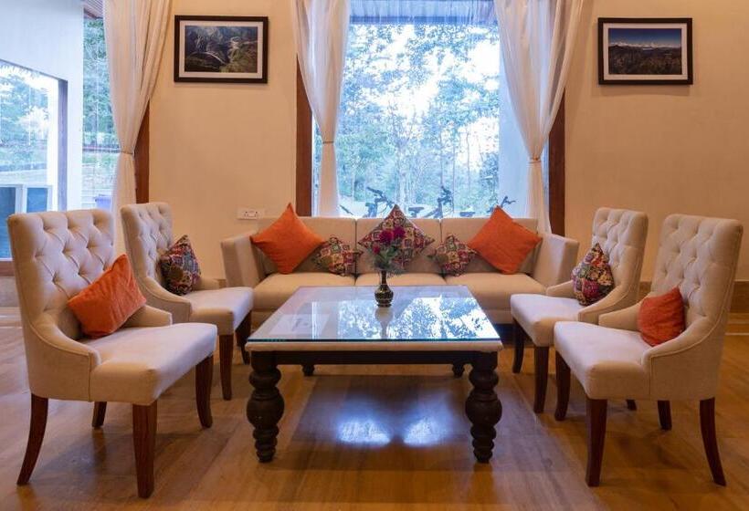 בית מלון כפרי Punarnava Resort & Spa