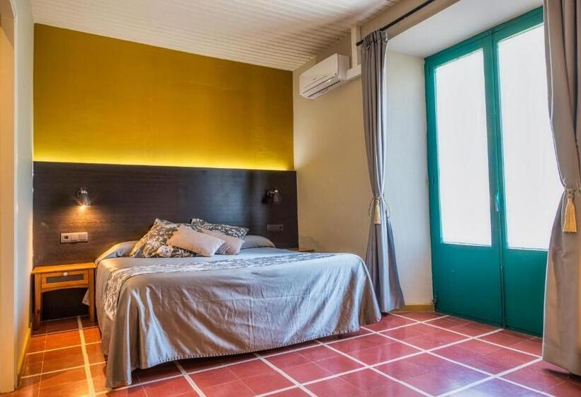 هتل Els Jardins De La Martana