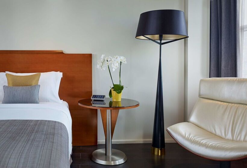 هتل Park Plaza Victoria London