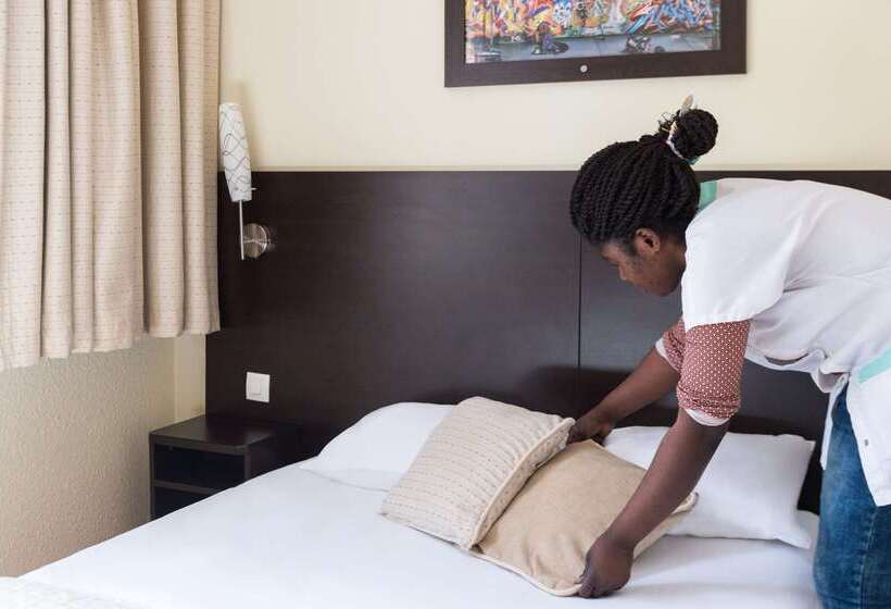 酒店 The Originals City, Hôtel Paris Sud, Orly Draveil