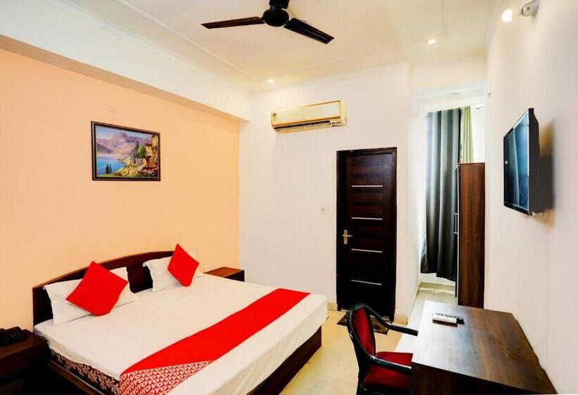 Hotel Oyo 29308 Virasat Shaheed Path Inn