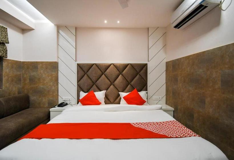 ホテル Oyo 70123 Sada Shiv Guest House