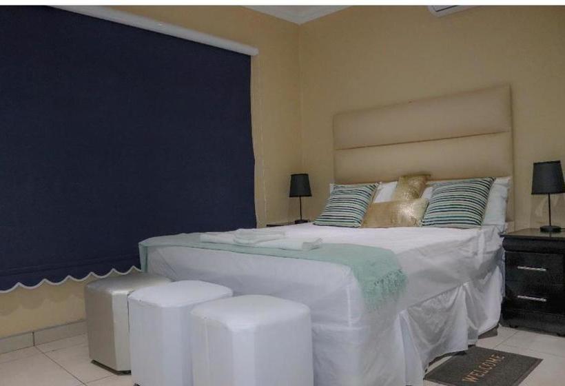 פנסיון Esther Palace