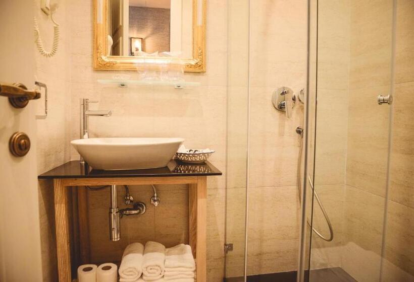 تختخواب و صبحانه Boutique Macchiato House