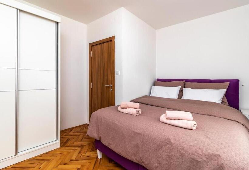 پانسیون House Of Surprise