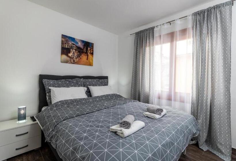 پانسیون House Of Surprise