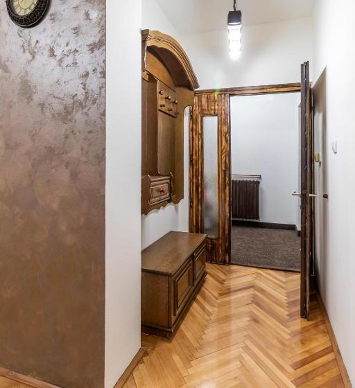 پانسیون House Of Surprise