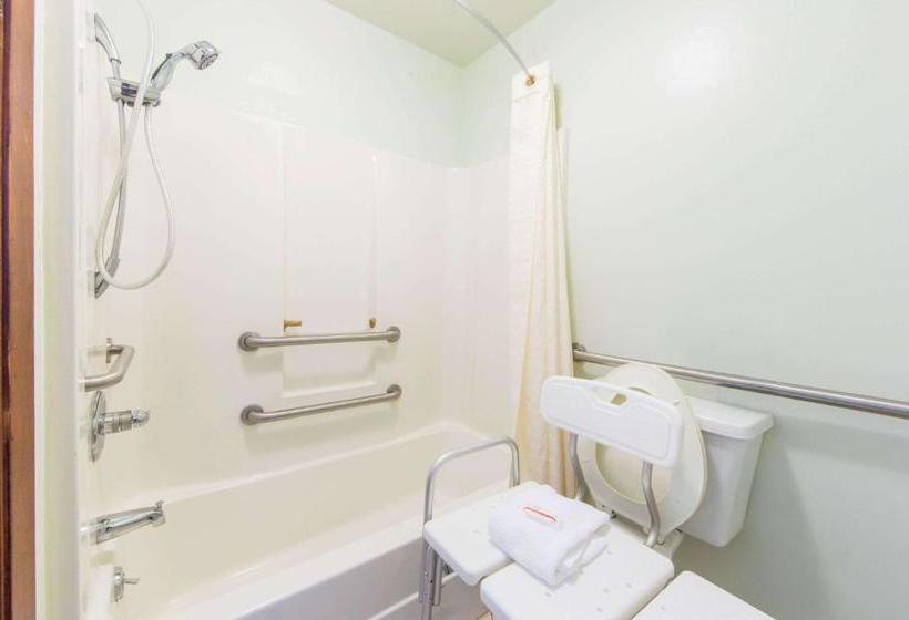 فندق Days Inn By Wyndham West Point