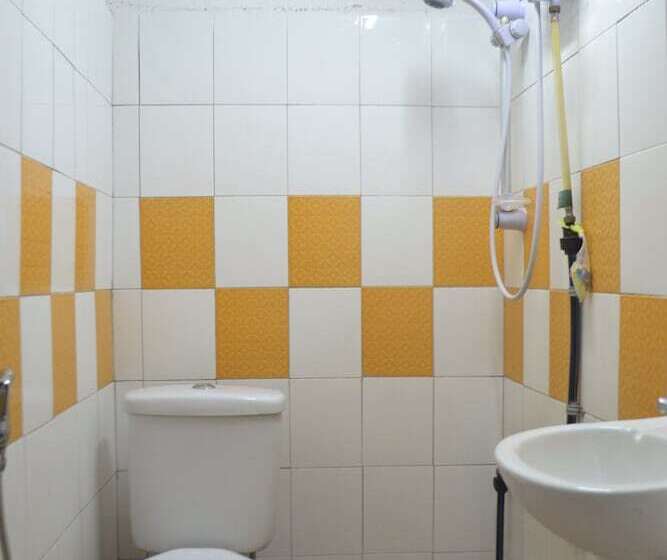 酒店 Spot On 89821 Batu Maung Sempoi Inn And Cafe