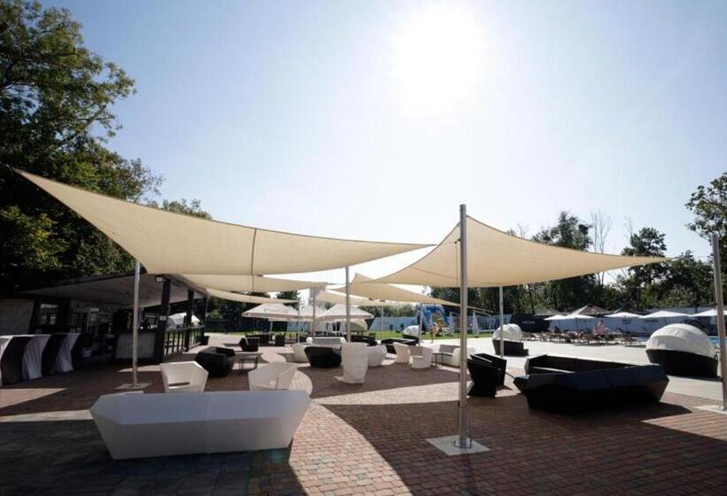 فندق على الطريق Otaman Resort