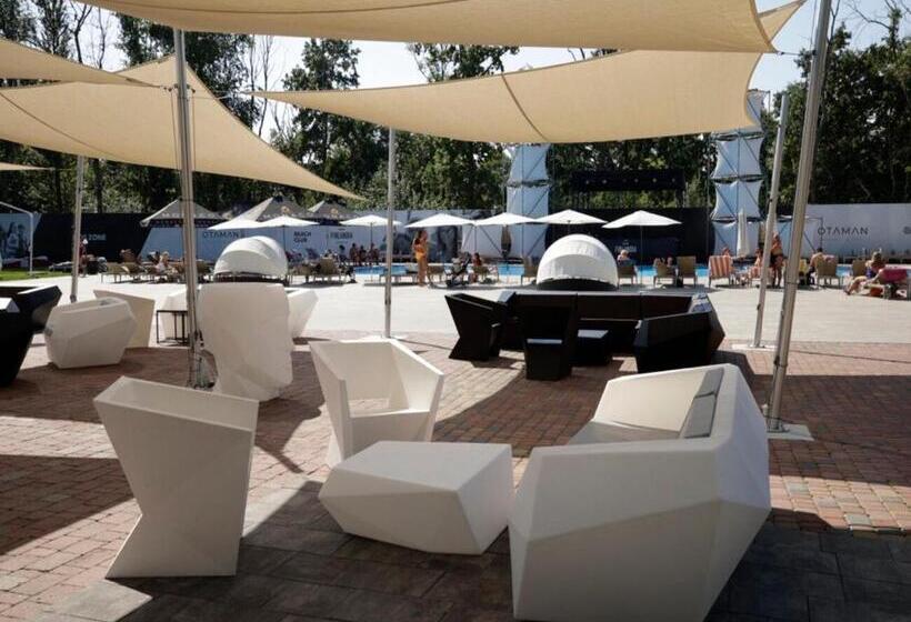 فندق على الطريق Otaman Resort