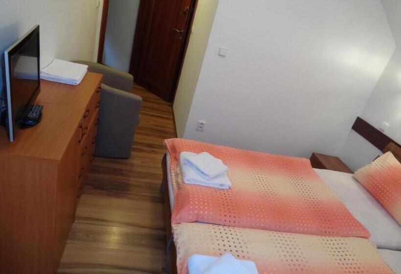 بنسيون Penzión Vila Dalí