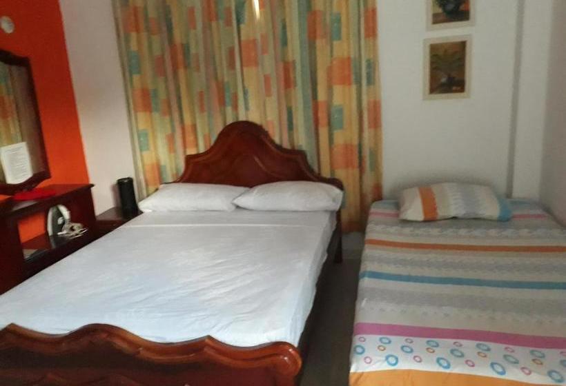 پانسیون Ludisa House