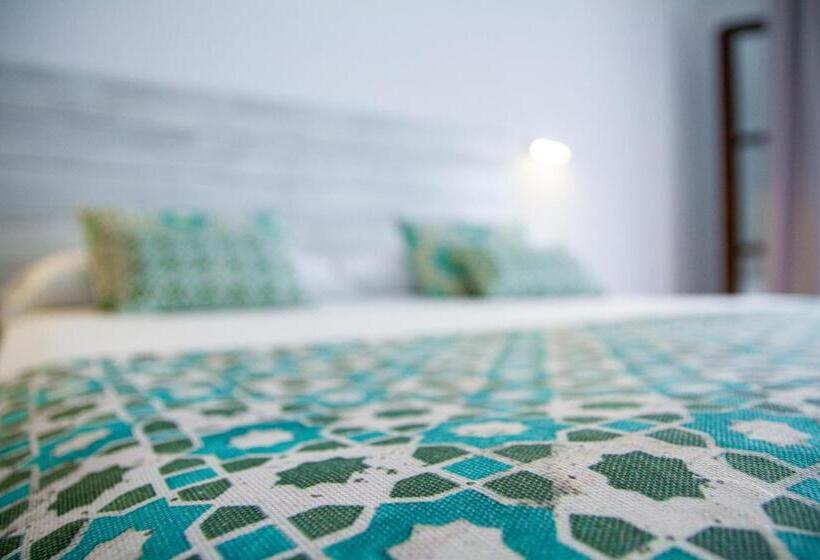 هتل Avenida Playa