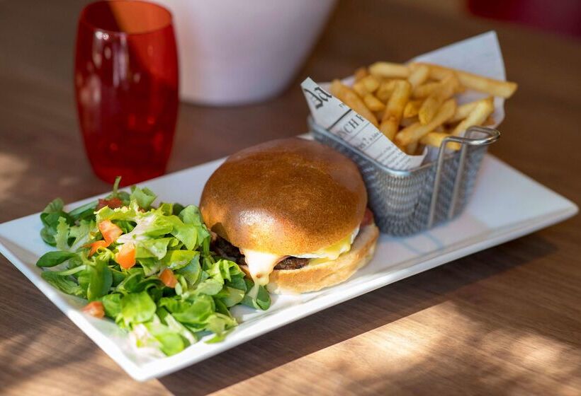 בית מלון כפרי Campanile Tours Sud  Chambraylestours