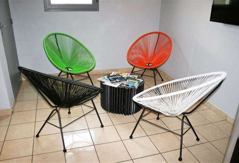 Отель Kyriad Direct Arles