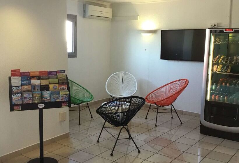 Отель Kyriad Direct Arles