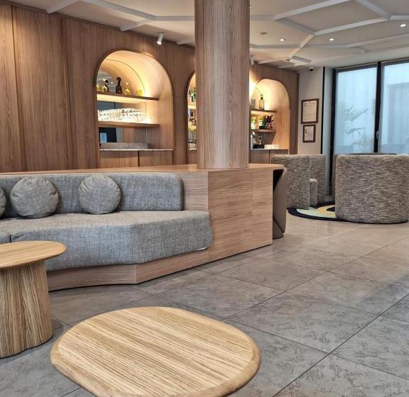هتل Mercure Paris Arc De Triomphe Wagram